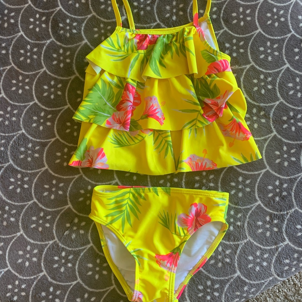 SOLD _Toddler girl 2 pc swimsuit